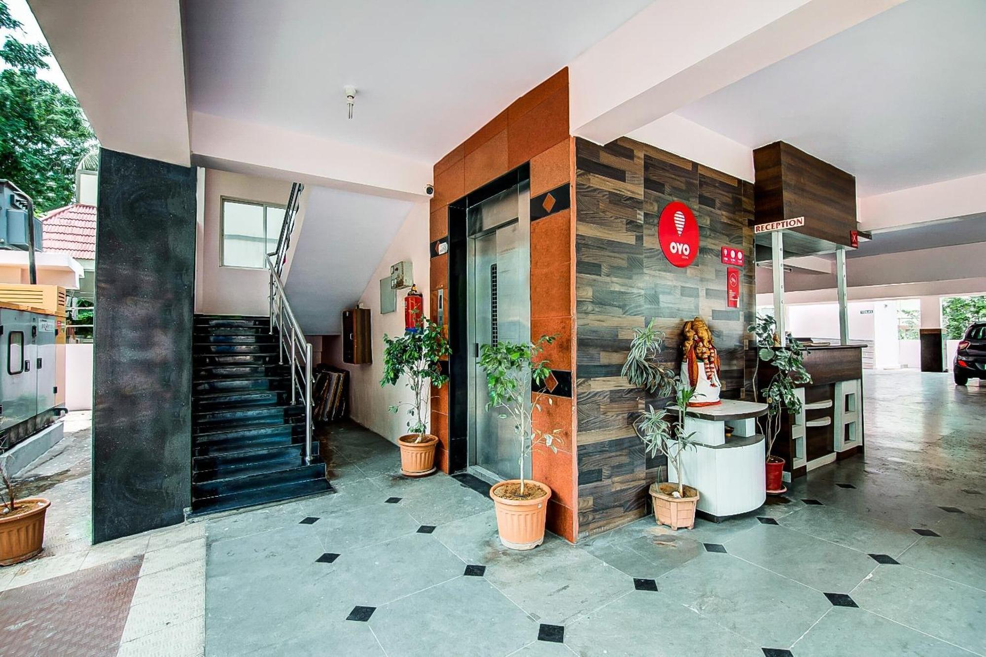 Oyo Tapasya Convention Hotel Pedda Waltair Eksteriør billede